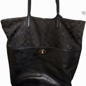 Coach Signature Legacy tote‎
